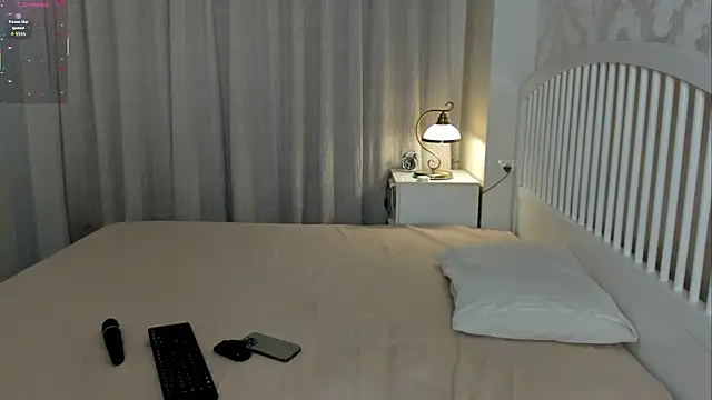 Eva  Lewis online show from 03-08-26, 03:32