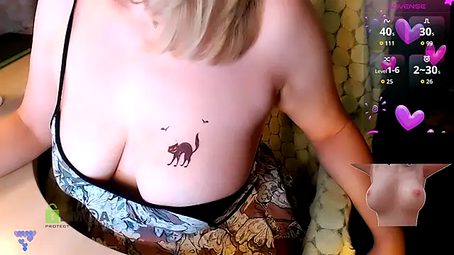  -Luna-  online show from 10-31-25, 08:43