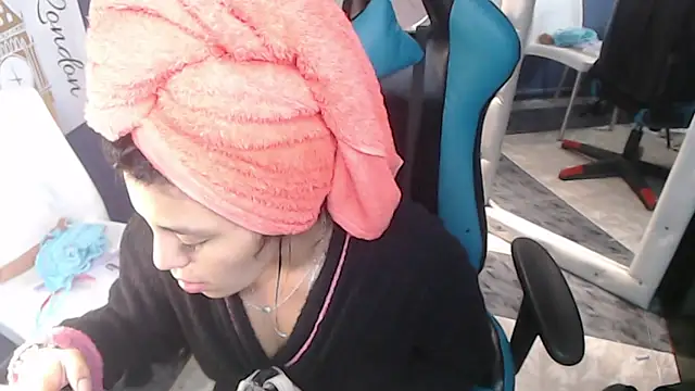 Snapshot of MartinaFonse chatting on 12-24-24, 12:00 MartinaFonse online show from 12-24-24, 12:00