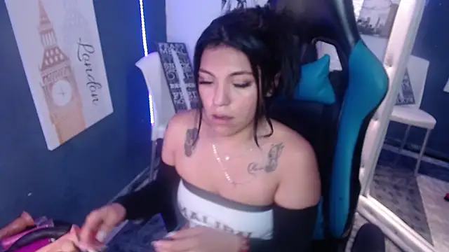 Snapshot of MartinaFonse chatting on 01-17-25, 07:51 MartinaFonse online show from 01-17-25, 07:51