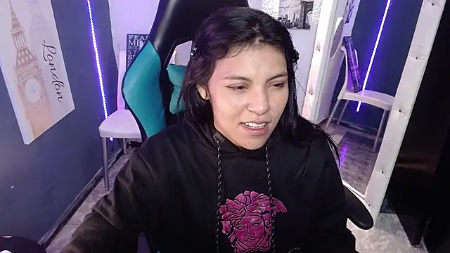 Snapshot of MartinaFonse chatting on 01-28-25, 01:18 MartinaFonse online show from 01-28-25, 01:18