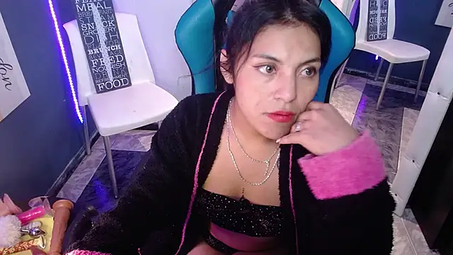Snapshot of MartinaFonse chatting on 01-31-25, 05:09 MartinaFonse online show from 01-31-25, 05:09