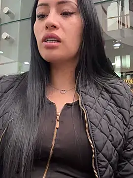 Snapshot of Sara_luna_ chatting on 01-06-25, 04:02 Sara luna online show from 01-06-25, 04:02