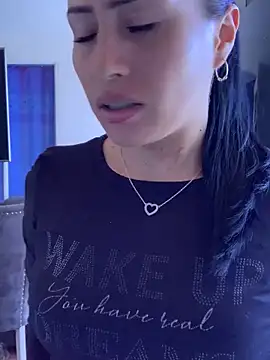 Snapshot of Sara_luna_ chatting on 01-18-25, 07:04 Sara luna online show from 01-18-25, 07:04