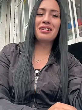 Snapshot of Sara_luna_ chatting on 03-21-25, 10:39 Sara luna online show from 03-21-25, 10:39