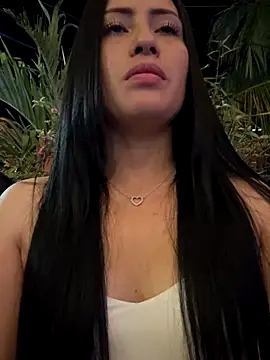 Snapshot of Sara_luna_ chatting on 11-11-25, 03:06 Sara luna online show from 11-11-25, 03:06