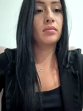 Snapshot of Sara_luna_ chatting on 11-15-25, 01:14 Sara luna online show from 11-15-25, 01:14