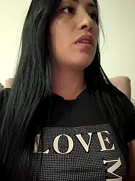 Snapshot of Sara_luna_ chatting on 12-05-25, 01:14 Sara luna online show from 12-05-25, 01:14