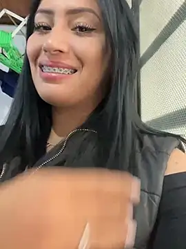 Snapshot of Sara_luna_ chatting on 06-01-26, 04:52 Sara luna online show from 06-01-26, 04:52