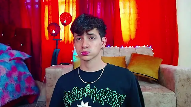 GabyThoms online show from 12-20-24, 07:39