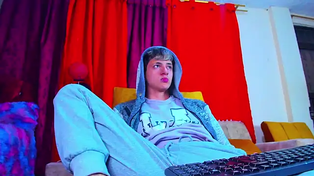 GabyThoms online show from 02-03-25, 04:14