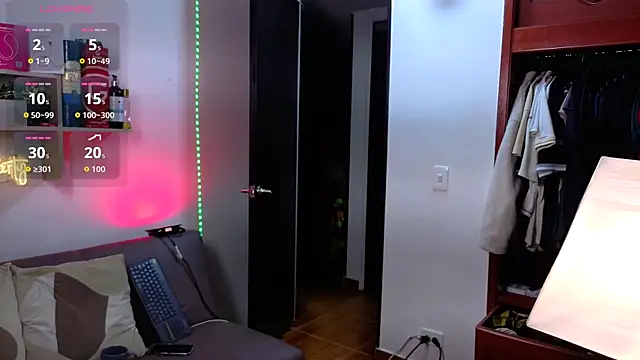 Snapshot of elian_r chatting on 10-25-25, 05:15 elian r online show from 10-25-25, 05:15