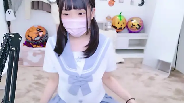 Snapshot of x-naru-x chatting on 10-27-25, 04:00 x-naru-x online show from 10-27-25, 04:00