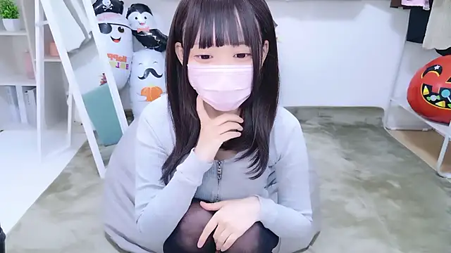 Snapshot of x-naru-x chatting on 10-28-25, 02:09 x-naru-x online show from 10-28-25, 02:09