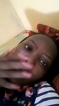 Snapshot of Pretty_Shall chatting on 02-19-25, 01:17 Pretty Shall online show from 02-19-25, 01:17