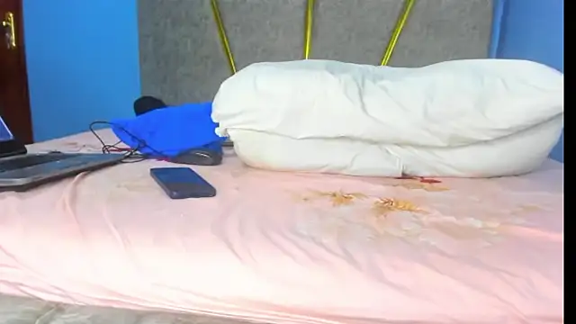 Pretty Shall online show from 10-15-25, 03:34