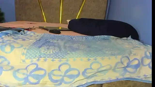 Pretty Shall online show from 10-20-25, 03:51