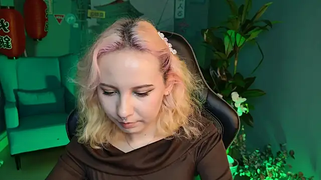 JasmineMilko online show from 02-13-25, 08:17