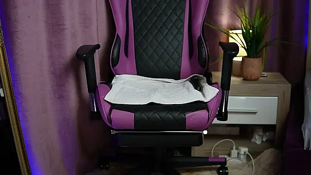 RachelRave online show from 02-27-25, 01:38