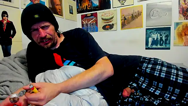 cloudyystar666 online show from 12-15-25, 09:13