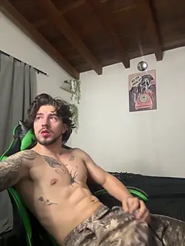 Valentino Xander online show from 10-29-25, 01:19