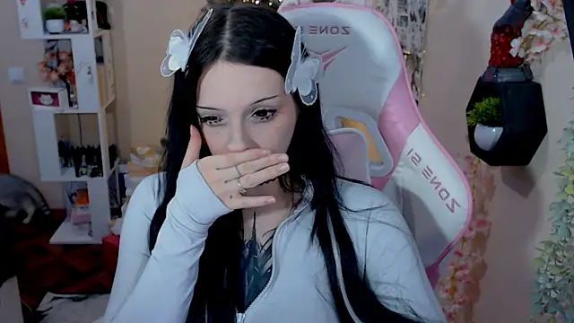 Snapshot of hikmurr chatting on 12-15-24, 06:26 hikmurr online show from 12-15-24, 06:26