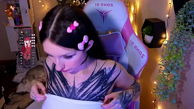 Snapshot of hikmurr chatting on 01-15-25, 04:00 hikmurr online show from 01-15-25, 04:00