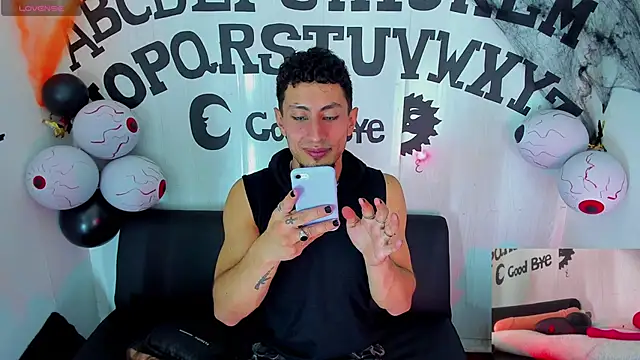 Piggy Eddy online show from 10-26-25, 05:35