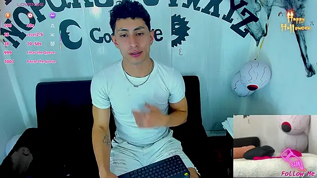 Piggy Eddy online show from 10-31-25, 07:26