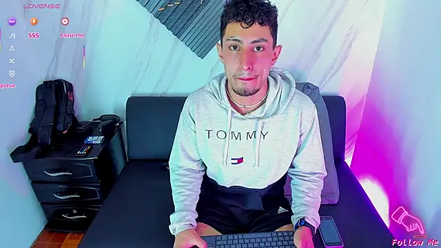 Piggy Eddy online show from 11-28-25, 07:38