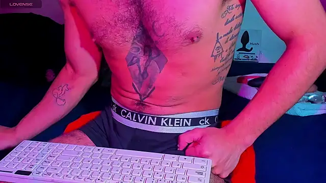 Snapshot of Piggy_Eddy chatting on 02-21-26, 01:39 Piggy Eddy online show from 02-21-26, 01:39