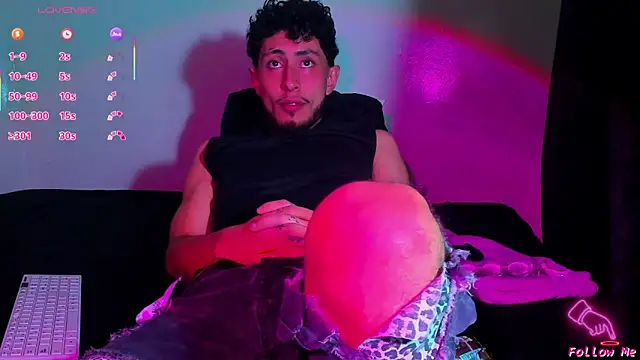 Snapshot of Piggy_Eddy chatting on 02-24-26, 04:32 Piggy Eddy online show from 02-24-26, 04:32