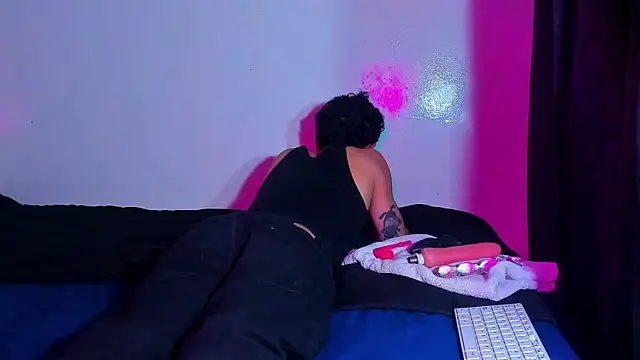 Snapshot of Piggy_Eddy chatting on 02-26-26, 02:21 Piggy Eddy online show from 02-26-26, 02:21