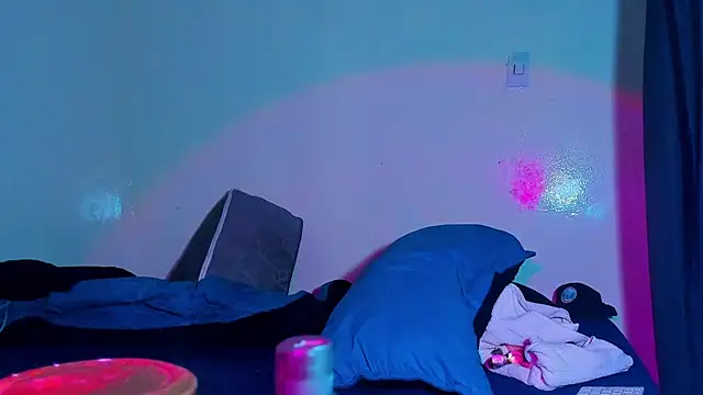 Snapshot of Piggy_Eddy chatting on 02-28-26, 02:34 Piggy Eddy online show from 02-28-26, 02:34