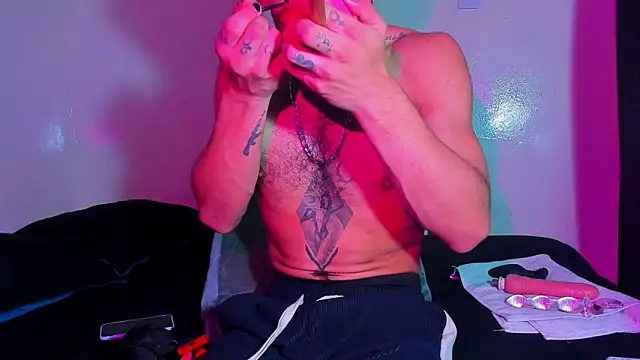 Snapshot of Piggy_Eddy chatting on 03-04-26, 03:01 Piggy Eddy online show from 03-04-26, 03:01