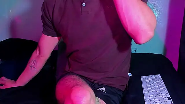 Snapshot of Piggy_Eddy chatting on 03-08-26, 12:52 Piggy Eddy online show from 03-08-26, 12:52