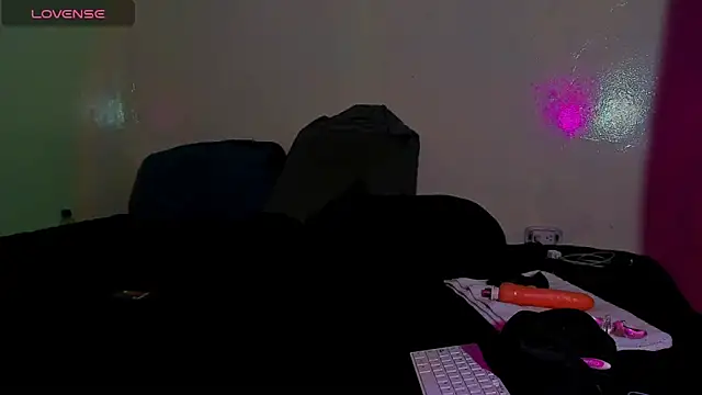 Snapshot of Piggy_Eddy chatting on 03-15-26, 12:49 Piggy Eddy online show from 03-15-26, 12:49