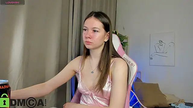 Nicole Charm online show from 10-20-25, 09:04