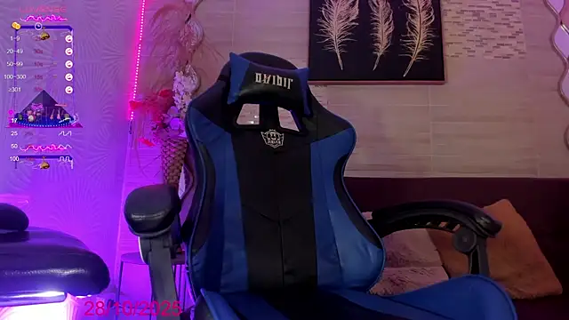 Snapshot of Genobeba_TS chatting on 10-28-25, 01:14 Genobeba TS online show from 10-28-25, 01:14