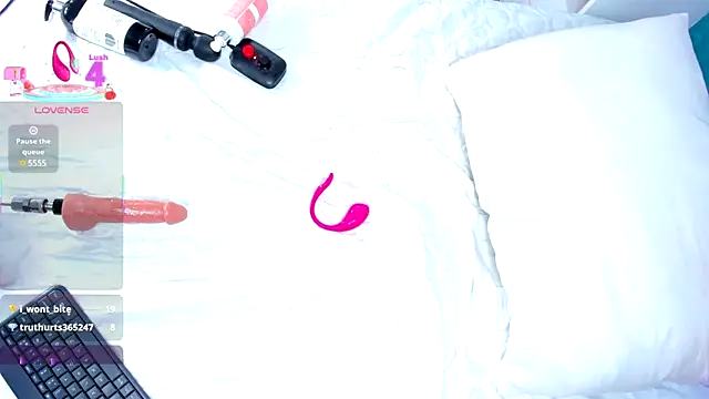 CintiaVega online show from 03-18-25, 02:59