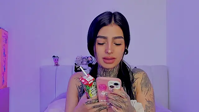 shadowcatt  online show from 10-22-25, 07:13