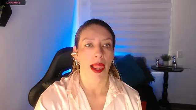 Snapshot of steisyhills chatting on 12-06-24, 12:05 steisyhills online show from 12-06-24, 12:05