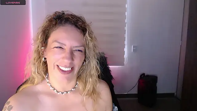 Snapshot of steisyhills chatting on 12-09-24, 12:19 steisyhills online show from 12-09-24, 12:19