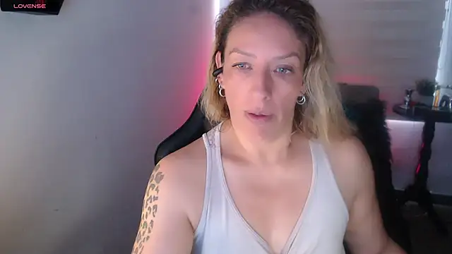 Snapshot of steisyhills chatting on 12-12-24, 03:27 steisyhills online show from 12-12-24, 03:27