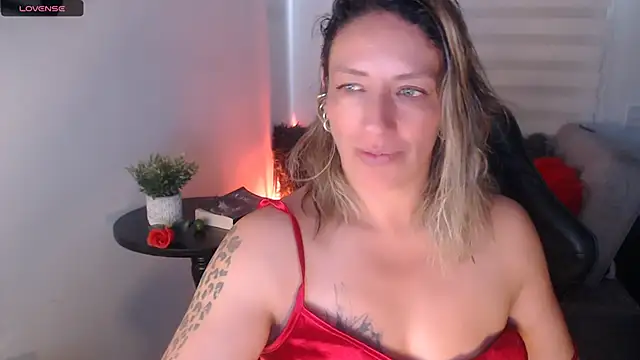 Snapshot of steisyhills chatting on 02-25-25, 01:17 steisyhills online show from 02-25-25, 01:17