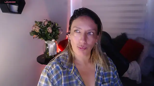 Snapshot of steisyhills chatting on 03-13-25, 01:18 steisyhills online show from 03-13-25, 01:18