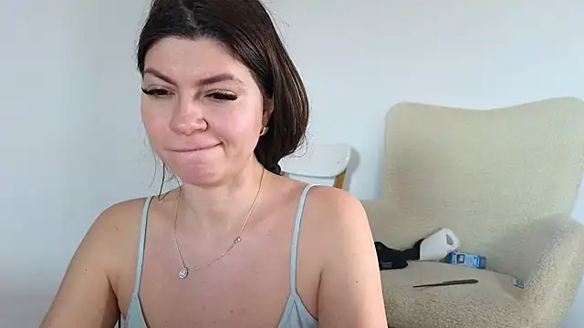 Jullyenn3 online show from 01-14-25, 02:11