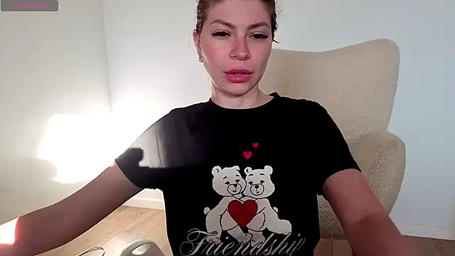 Jullyenn3 online show from 05-04-26, 05:20