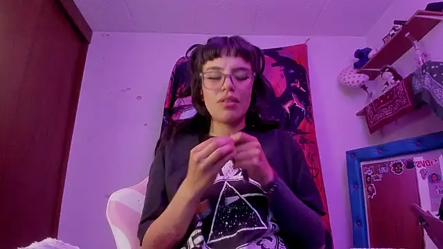 Lucyfx666 online show from 06-18-26, 05:51