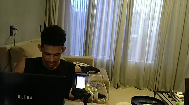 RenziTatte online show from 03-08-25, 10:02